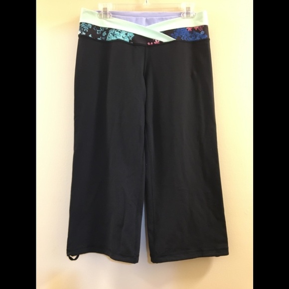 11. LULULEMON Dharana Black Petal POP Crop - Picture 5 of 15